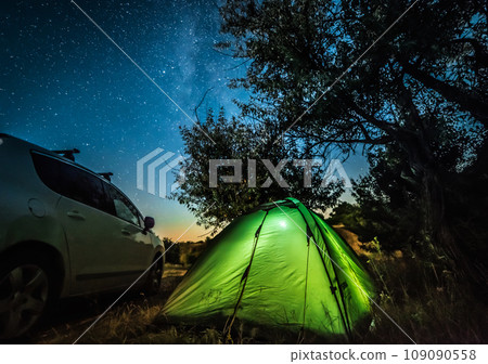 Night landscape with tent and car 109090558