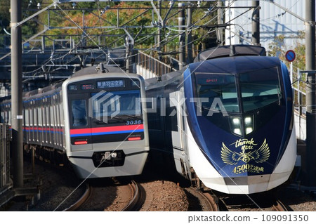 Keisei 3000 type and AE type Skyliner separating Matsuhidai Keisei 3000 type and AE type Skyliner separating Matsuhidai 109091350