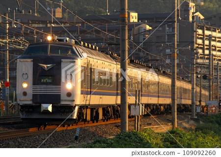 581 shining in the morning sun 583 series sleeper express train Tokaido Line 109092260