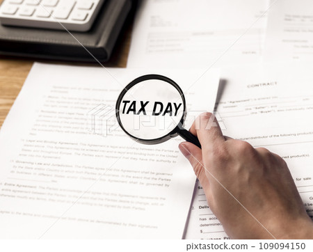 American Tax day memo, taxation declaration submitting reminder 109094150