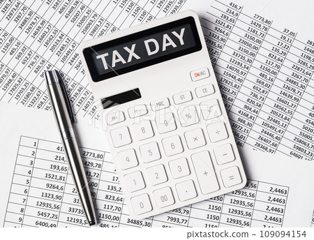 American Tax day memo, taxation declaration submitting reminder 109094154