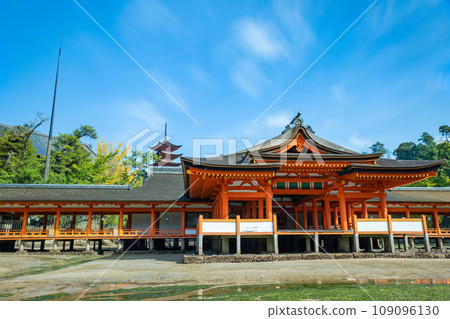 日本三大風景之一宮島的嚴島神社與五層寶塔 日本三大風景之一宮島的嚴島神社與五層寶塔 109096130