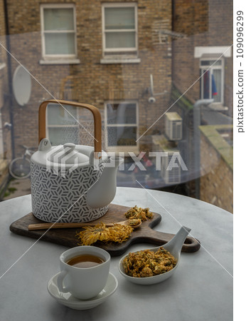 Chinese chrysanthemum flower tea and Dried chrysanthemum flower on wooden cutting board. Chinese chrysanthemum flower tea and Dried chrysanthemum flower on wooden cutting board. 109096299