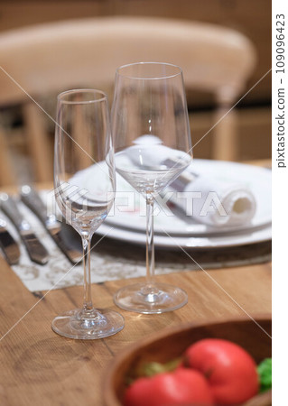 restaurant, western food, dinner, table, lunch, course meal, meal, cooking, restaurant, eating 109096423