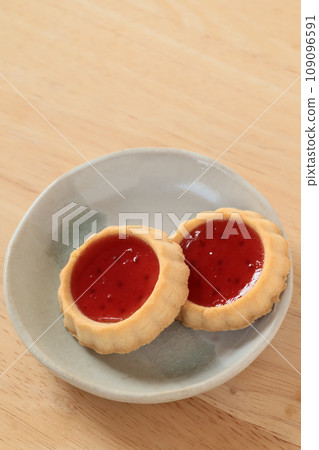 Tart cookie Tart cookie 109096591