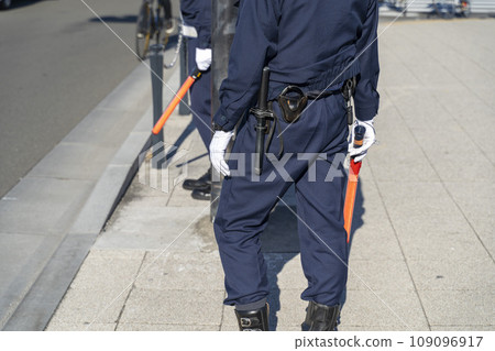 Back view of a police officer Equipment 109096917