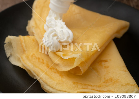 縐紗擠鮮奶油 縐紗擠鮮奶油 109098807