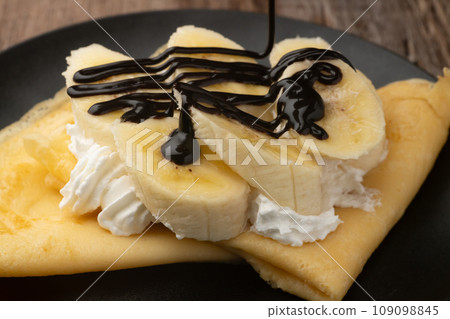 Crepe with chocolate sauce 109098845
