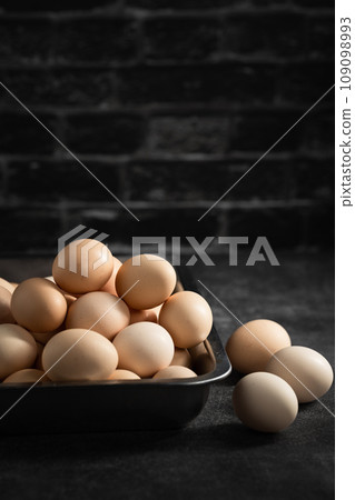 brown eggs on wooden background 109098993
