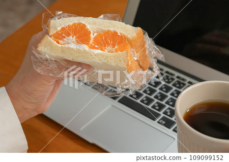 Fruit sandwich and coffee office Fruit sandwich and coffee office 109099152