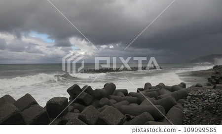 The lead-colored sea of Toyama Bay in the Sea of Japan begins to get rough The lead-colored sea of Toyama Bay in the Sea of Japan begins to get rough 109099585