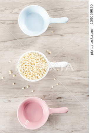 Sorghum rice in bowl 109099930