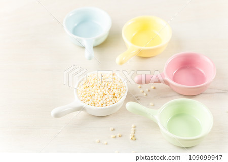 Sorghum rice in bowl 109099947