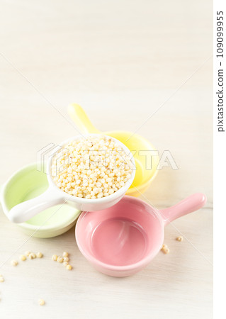 Sorghum rice in bowl Sorghum rice in bowl 109099955