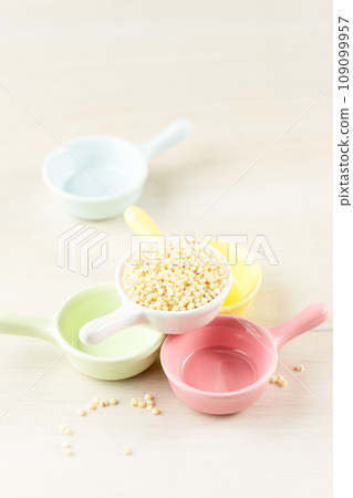 Sorghum rice in bowl 109099957