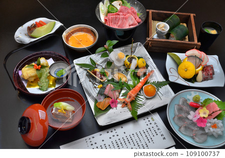 A gorgeous kaiseki course with seasonal colors and presentation. A gorgeous kaiseki course with seasonal colors and presentation. 109100737