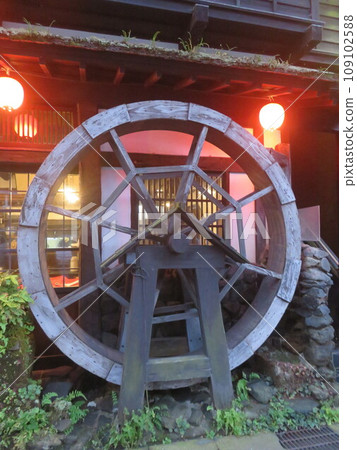 Japanese style wooden water wheel Japanese style wooden water wheel 109102588