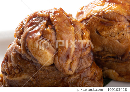 meat wrapped rice ball  109103428