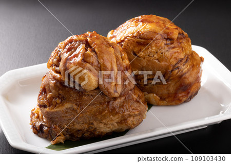 meat wrapped rice ball  109103430