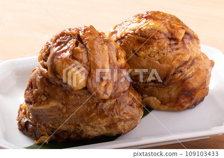 meat wrapped rice ball  109103433
