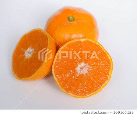 Mandarin orange sliced in half, satsuma mandarin orange on white background, cut orange 109105122