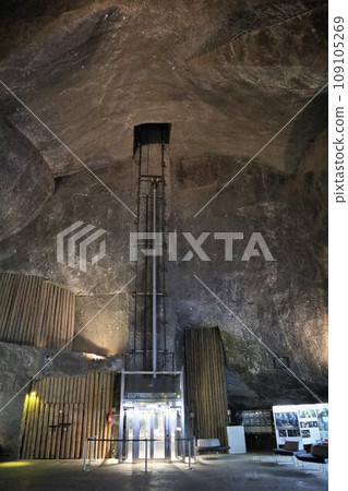 Wieliczka Salt Mine, Poland, elevator to the exit Wieliczka Salt Mine, Poland, elevator to the exit 109105269