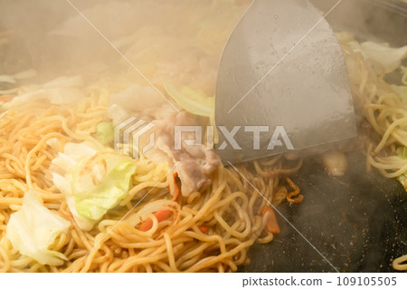 Yakisoba Stir-fry the noodles 109105505