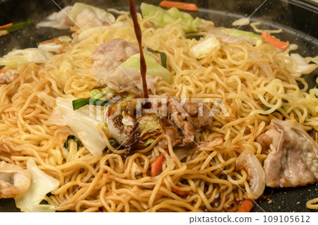 Yakisoba with sauce Yakisoba with sauce 109105612