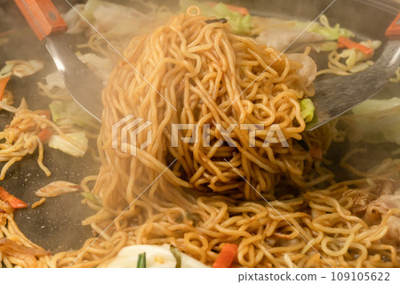 Yakisoba with sauce 109105622