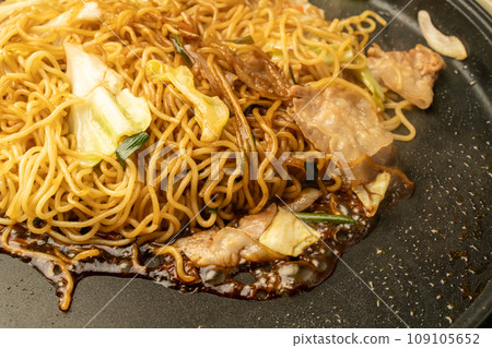 Yakisoba with sauce 109105652