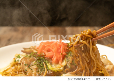 用筷子炒麵 用筷子炒麵 109105679