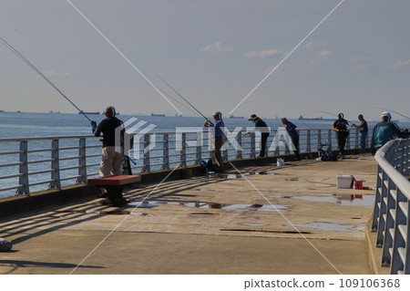 碼頭釣魚者 109106368