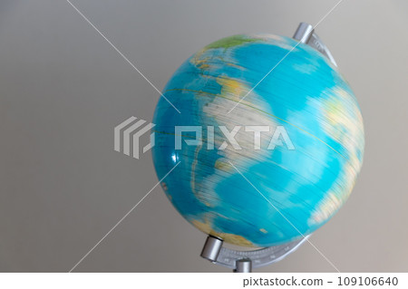 Rotating globe Rotating globe 109106640