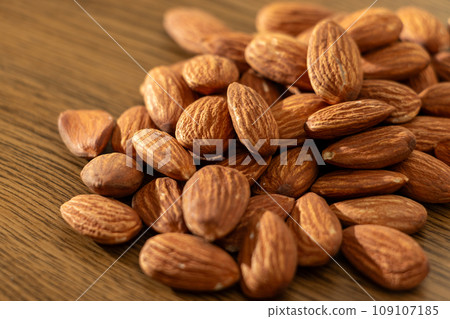 lots of almonds 109107185
