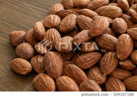 很多杏仁 很多杏仁 109107186