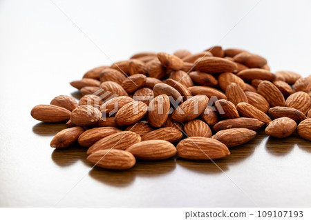 很多杏仁 109107193