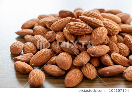 堆疊杏仁 堆疊杏仁 109107194