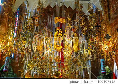 Amber altar in St. Brigida's church, Gdańsk 109107358