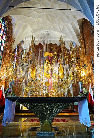 Amber altar in St. Brigida's church, Gdańsk 109107360
