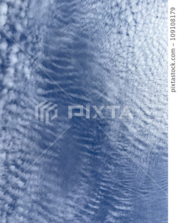 Autumn clouds and sky that look like something ⑤Dark 109108179