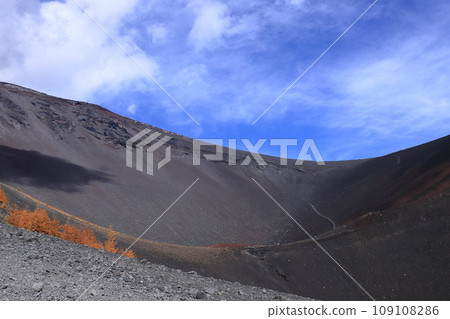 Heading to Hoei Volcano in late autumn from the 5th station of Mt. Fuji Heading to Hoei Volcano in late autumn from the 5th station of Mt. Fuji 109108286