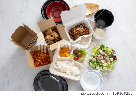 小狗袋,裝滿食物的午餐盒 小狗袋,裝滿食物的午餐盒 109108295