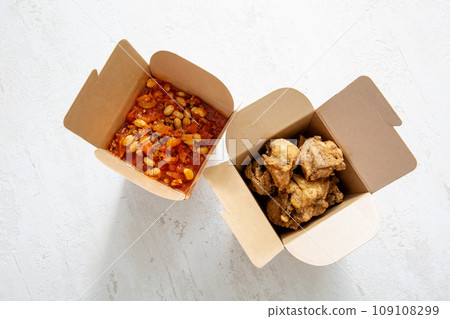 小狗袋,裝滿食物的午餐盒 小狗袋,裝滿食物的午餐盒 109108299