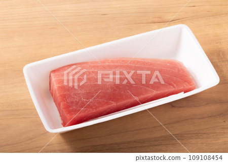 來自日本太平洋沿岸北部的三陸鹽釜東物牌鮪魚（大眼鮪魚、中脂鮪魚） 109108454