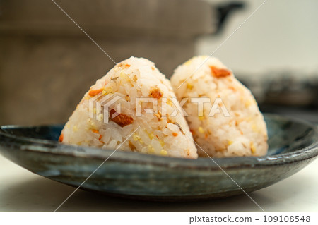 放在廚房裡的混合飯糰 109108548