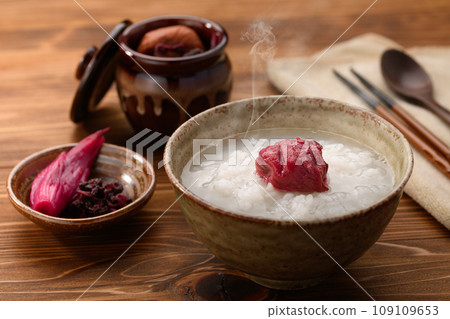 Porridge with pickled plums (ume gayu) served with pickled ginger 109109653