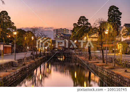 岡山縣倉敷市倉敷美觀的黃昏 岡山縣倉敷市倉敷美觀的黃昏 109110745
