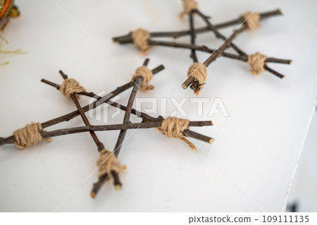Simple Twig Star. DIY Star Tree Topper. Handmade Christmas Decorations. Easy Idea of Wooden Xmas Decor. Nordic, Boho Scandinavian Style Design. Unique Minimal Ornament. Structural Origami. Zero Waste 109111135