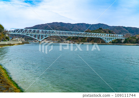 Akinada Tobishima Kaido, Kamagari Ohashi Bridge 2 seen from Shimokamagari Island, Kure City, Hiroshima Prefecture Akinada Tobishima Kaido, Kamagari Ohashi Bridge 2 seen from Shimokamagari Island, Kure City, Hiroshima Prefecture 109111744