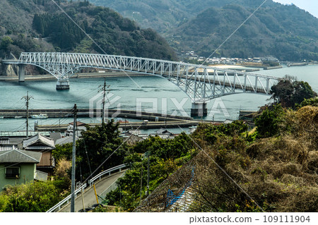 從廣島縣吳市豐島眺望秋田飛島街道豐濱大橋2 從廣島縣吳市豐島眺望秋田飛島街道豐濱大橋2 109111904